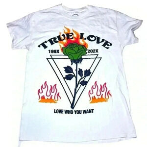 CVLA Womens True Love White Graphic Short Sleeve Shirt Size MEDIUM